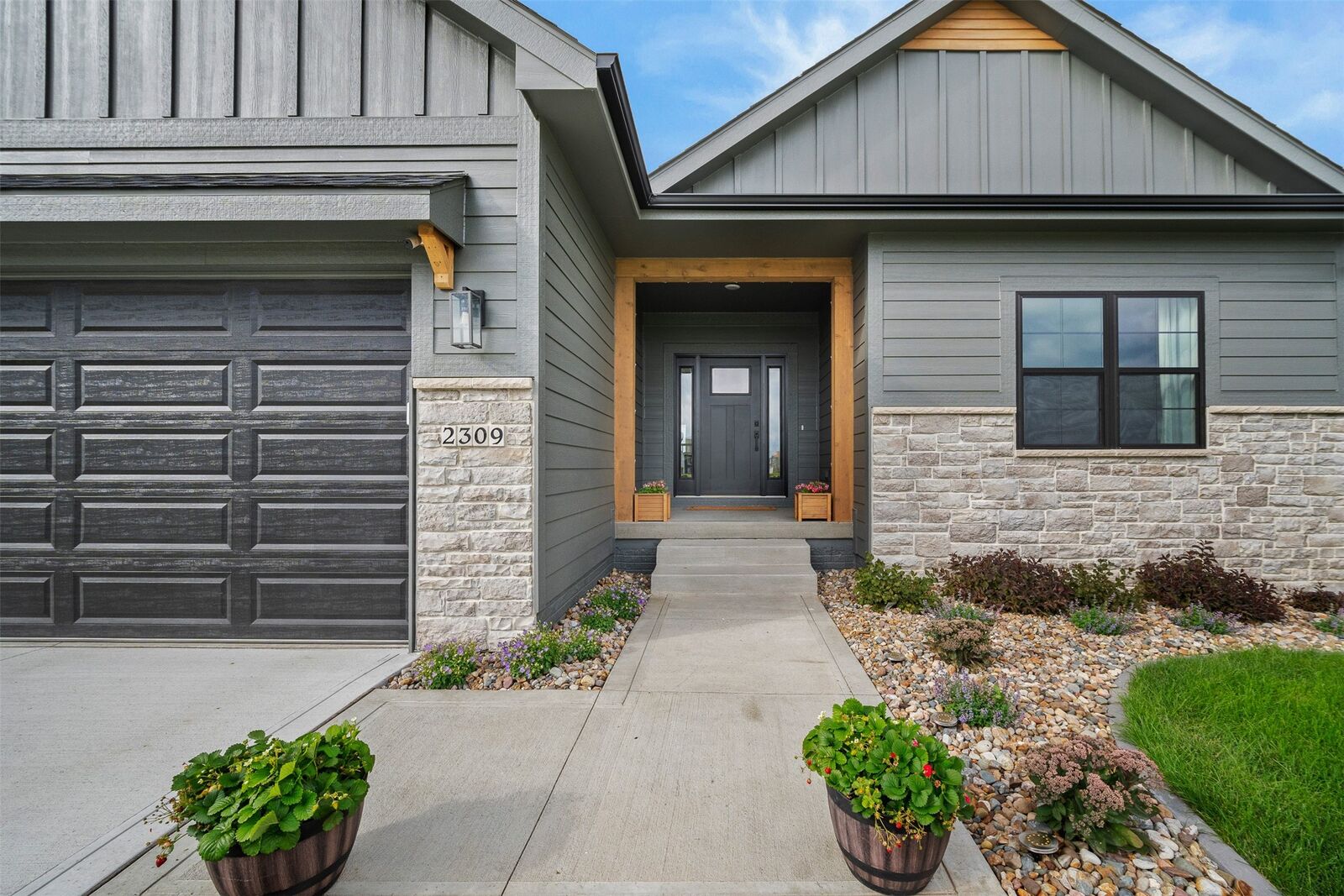 Property Photo: 2309 NW 29th Street IA 50023