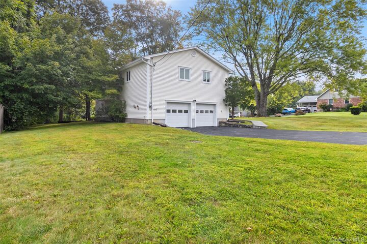Property Photo:  1350 Ellen Lane  NY 10598 