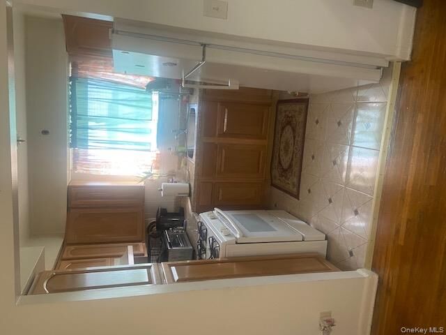 Property Photo: 947 E 229th Street NY 10466