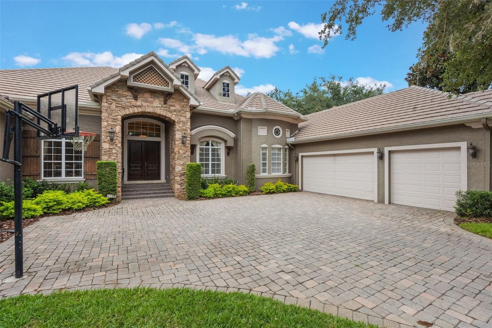 Property Photo:  6102 S Hampshire Court  FL 34786 