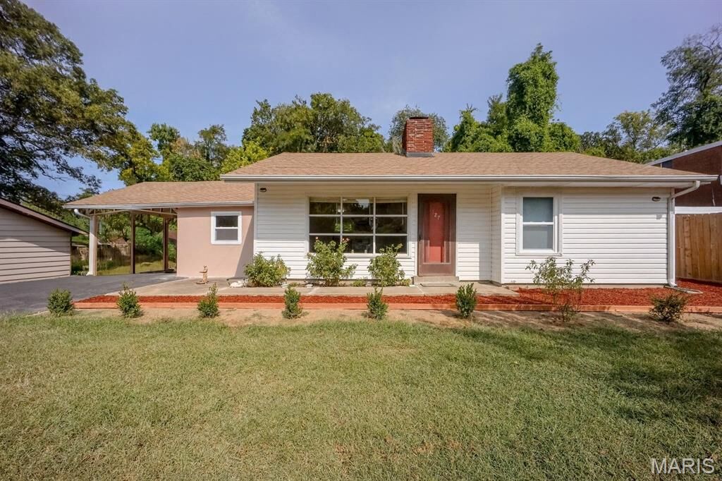 Property Photo:  127 Superior Drive  IL 62223 