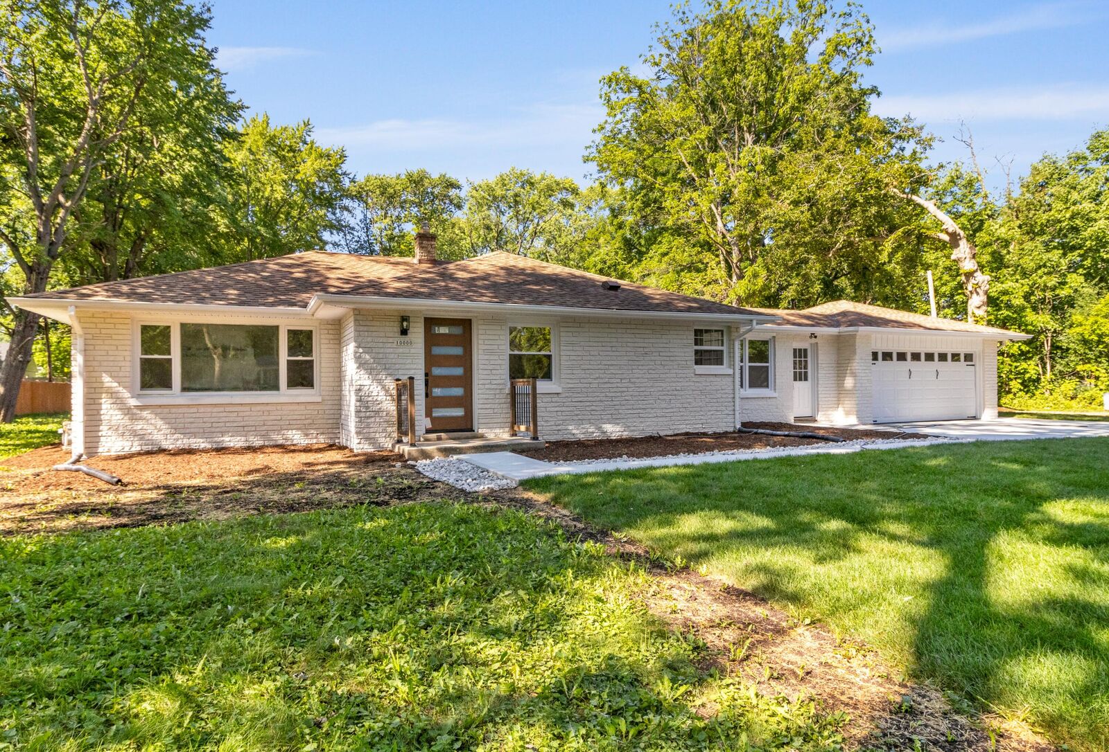 Property Photo: 10000 W Green Tree Rd WI 53224