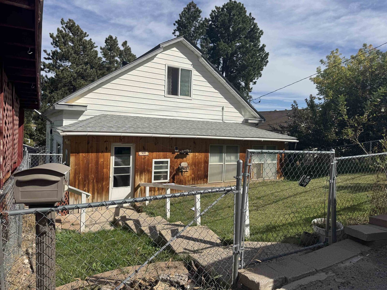 Property Photo:  501 W McClellan Street  SD 57754 
