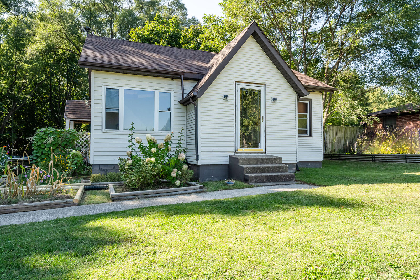 Property Photo: 1192 N Benton Center Road MI 49022