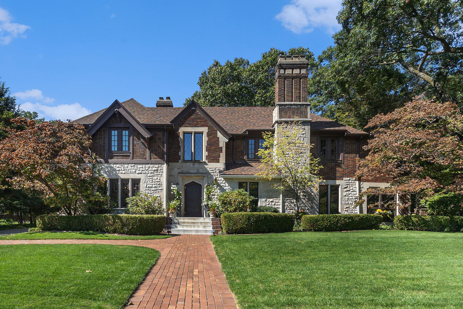 Property Photo:  955 Cambridge Drive SE  MI 49506 