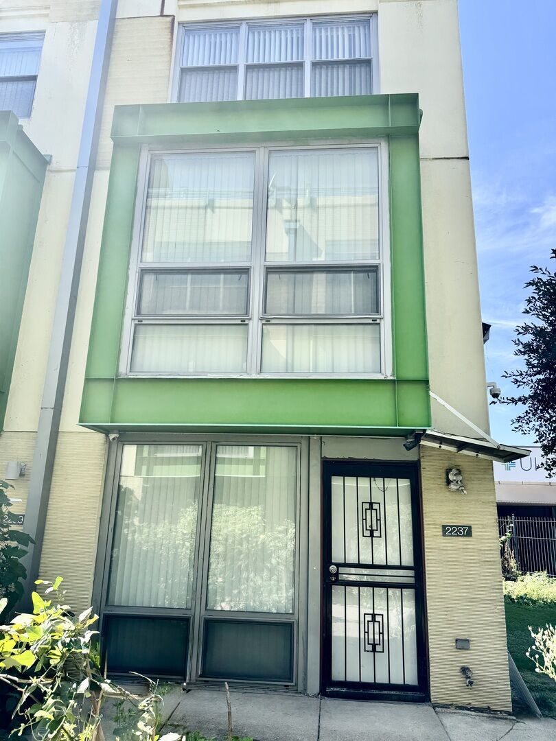 Property Photo:  2237 S Stewart Avenue  IL 60616 