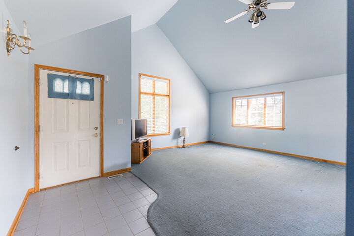 Property Photo:  312 Olsen Street  IL 60560 