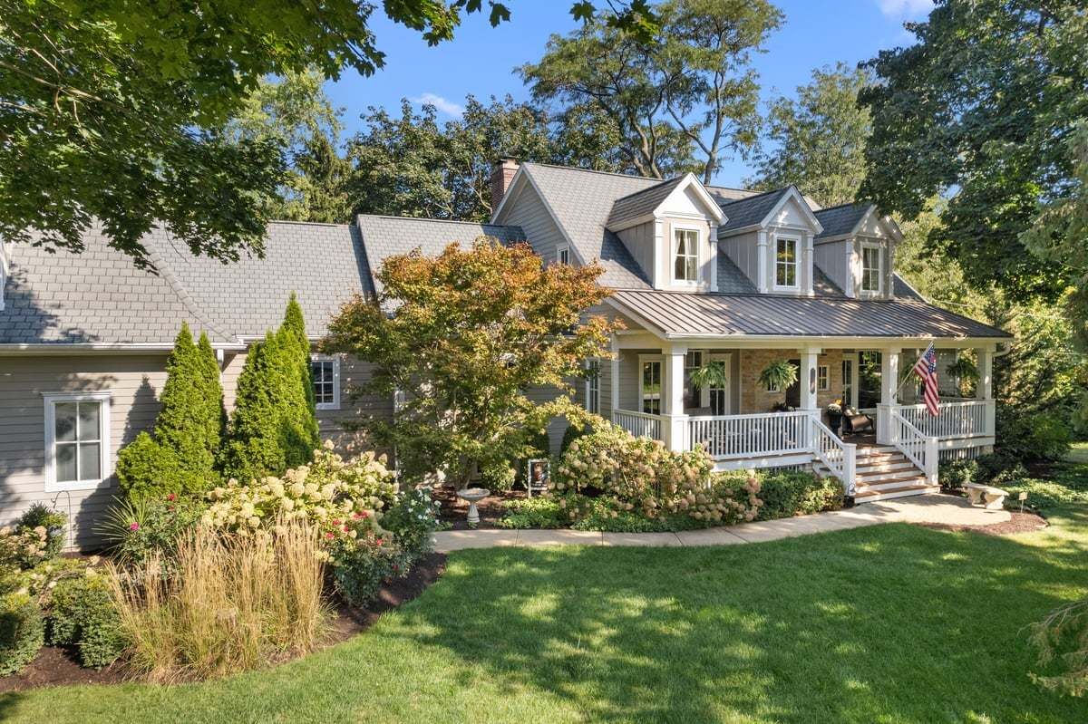Property Photo:  7S561 Green Acres Drive  IL 60540 