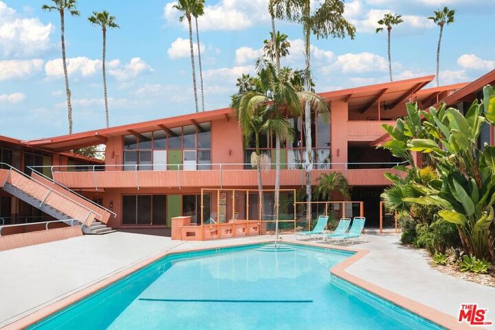 Property Photo: 1400 N Hayworth Avenue 7 CA 90046
