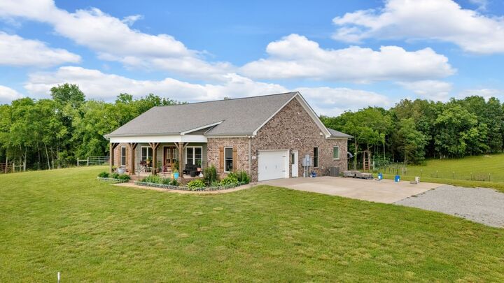 Property Photo:  1802 Old Nashville Dirt Rd  TN 37160 