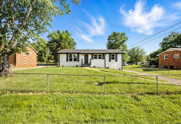 Property Photo:  404 Lisle Dr  TN 37042 