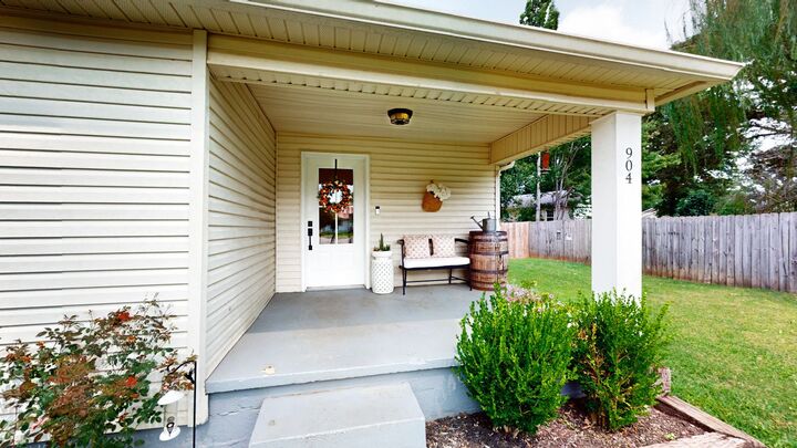 Property Photo:  904 W Market St  TN 37324 