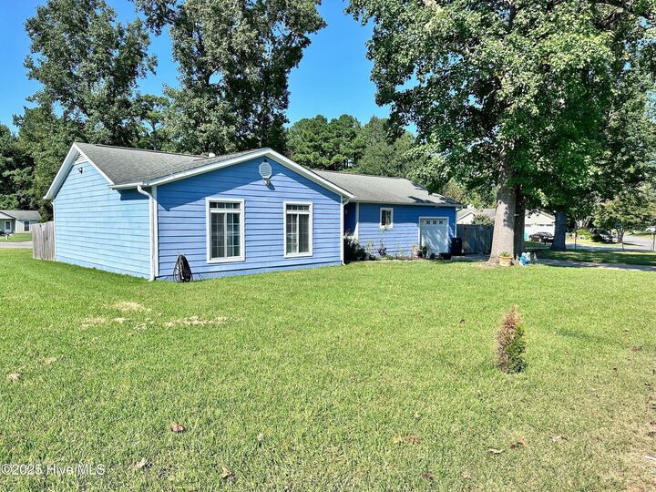 Property Photo:  909 Springdale Drive  NC 28540 