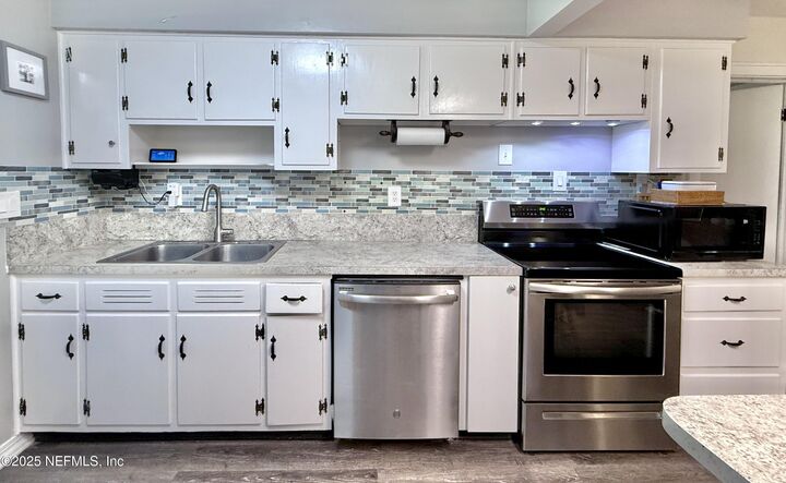 Property Photo:  1625 Palm Avenue  FL 32177 