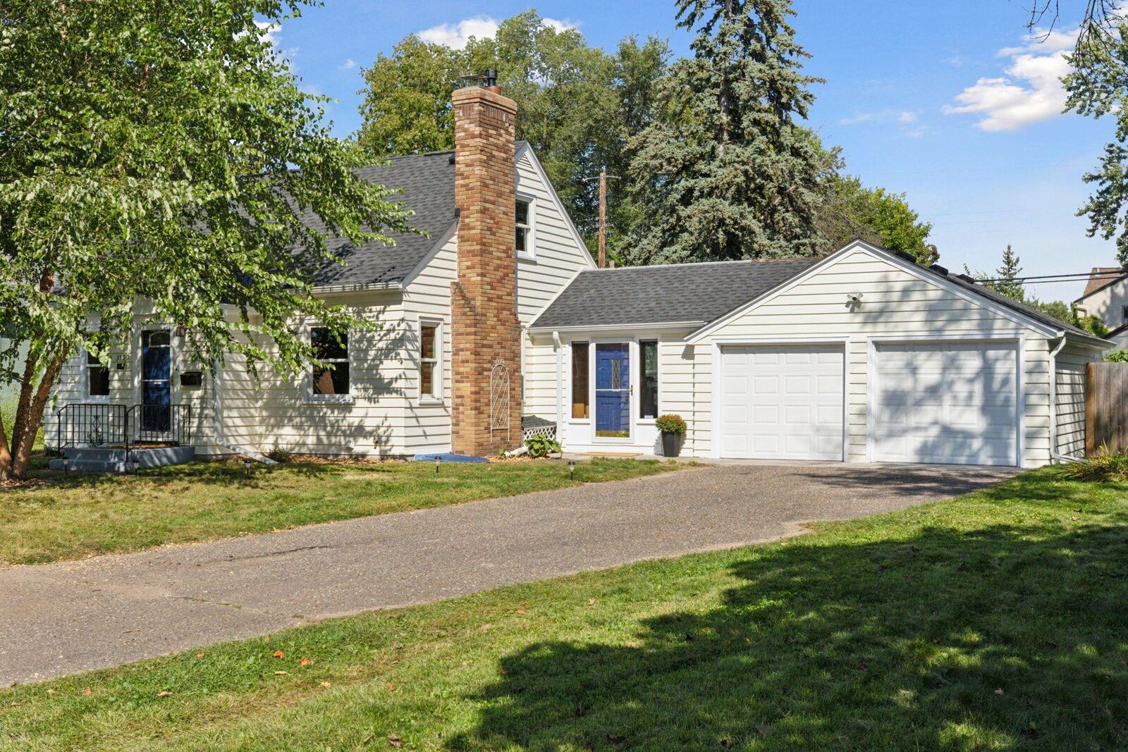 Property Photo:  3750 Hubbard Avenue N  MN 55422 