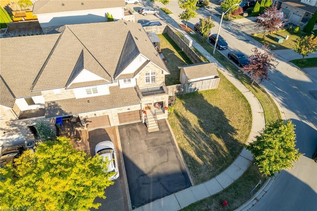Photo de la propriété: 37 Meadow Wood Crescent ON L8J 3Z7
