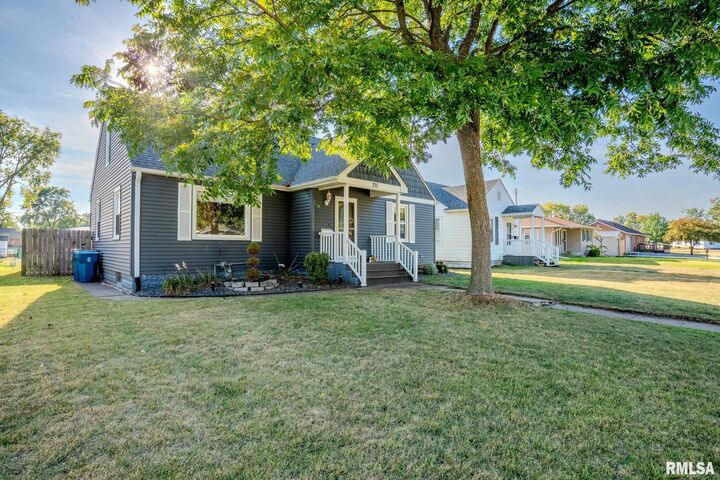 Property Photo:  711 3rd Avenue  IA 52730 