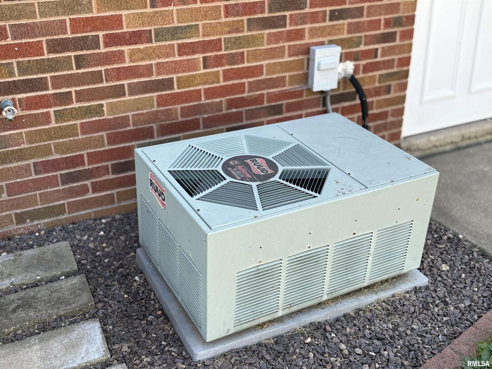 Property Photo:  201-203 W Partridge Street  IL 61548 