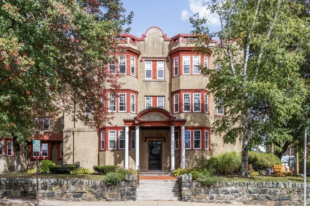 Property Photo: 569 Franklin St 3 MA 02176