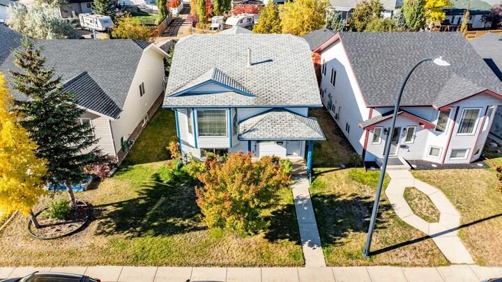 Property Photo: 84 Addington Drive AB T4R 2Y4