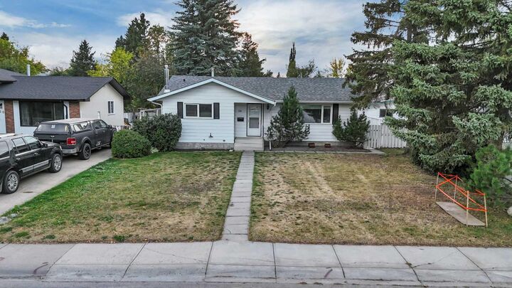 Property Photo: 54 Wright Avenue AB T4N 5X2