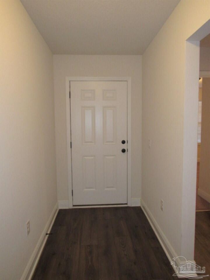 Property Photo: 8145 Nalo Creek Loop FL 32514