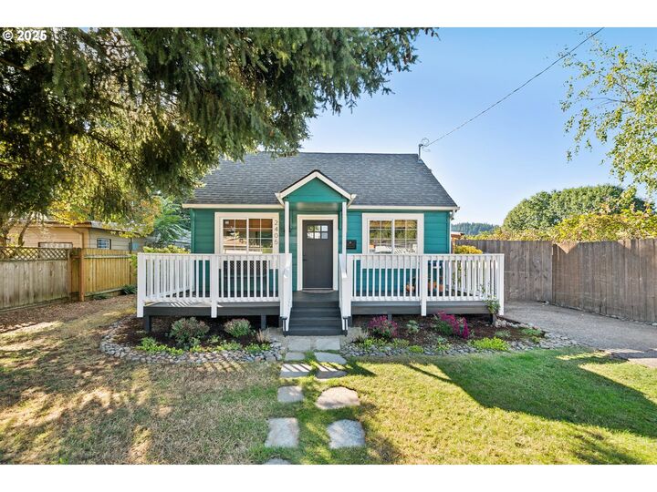 Property Photo: 2405 SE 84th Ave OR 97216