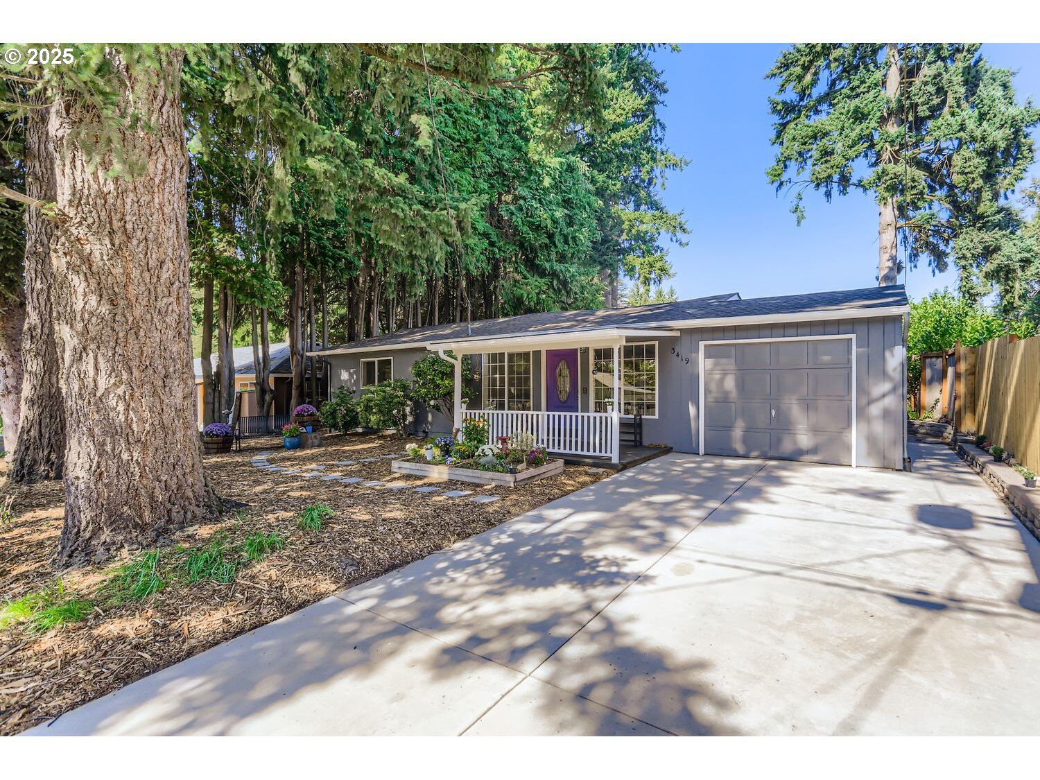 Property Photo:  3419 SE Kingsley Rd  OR 97267 