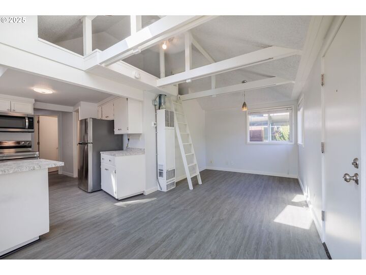 Property Photo:  2406 Adams St  OR 97405 