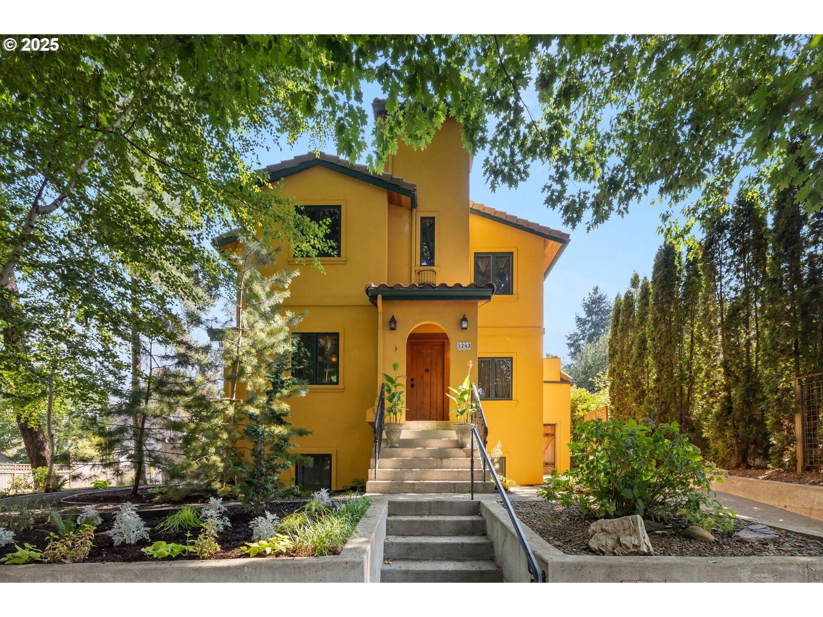 Property Photo: 3242 NE 13th Ave OR 97212