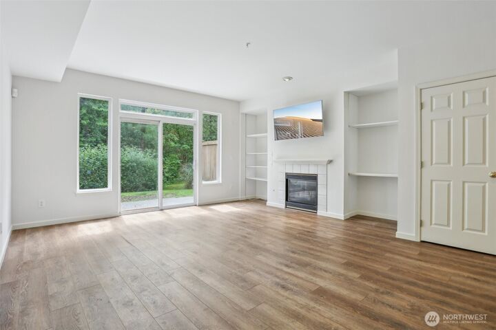 Property Photo:  21616  9th Avenue SE C-105  WA 98021 