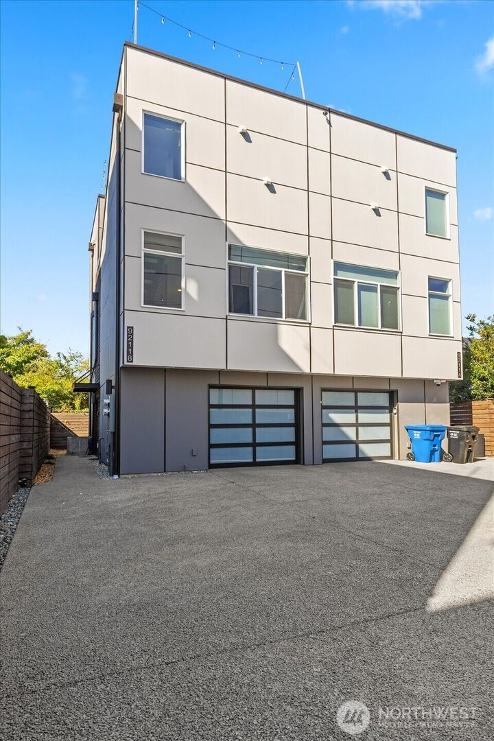 Property Photo:  9211  15th Avenue SW B  WA 98106 