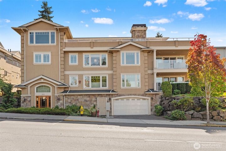 Property Photo:  530  Dayton Street 201  WA 98020 