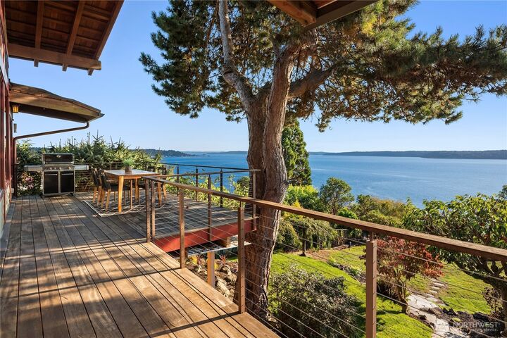 Property Photo: 10819 44th Avenue SW WA 98146