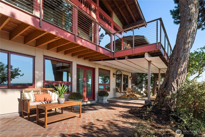 Property Photo: 10819 44th Avenue SW WA 98146