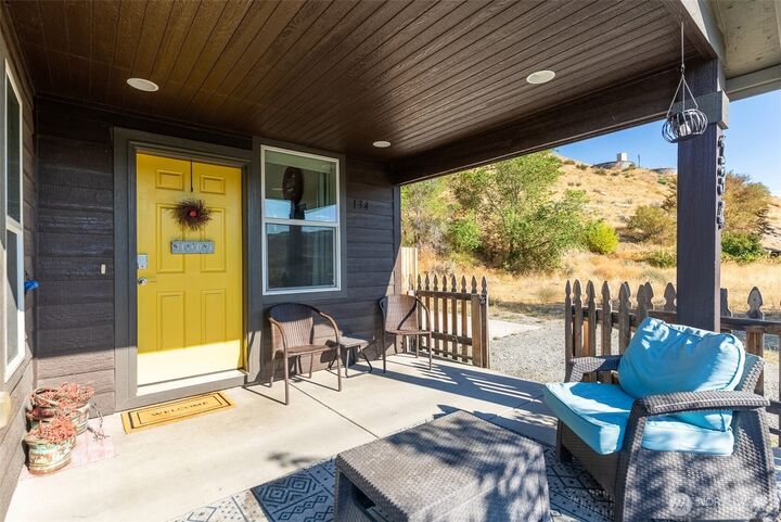 Property Photo:  134  Ives Street  WA 98846 