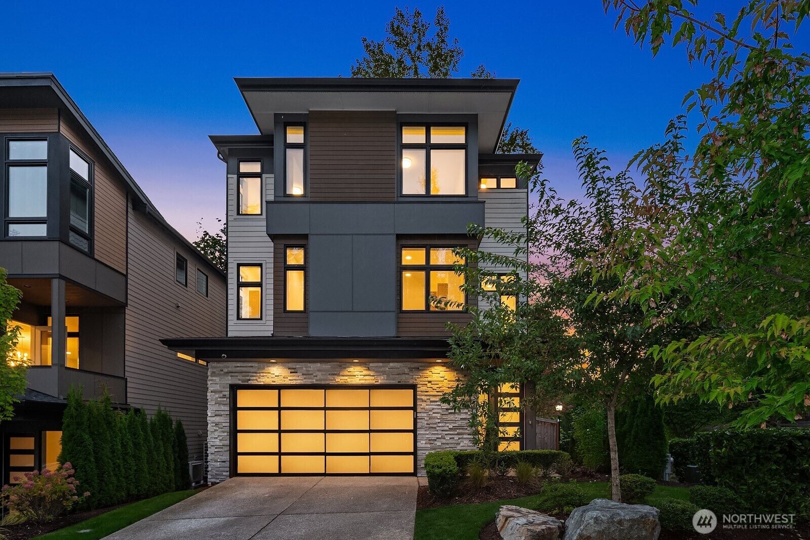 Property Photo:  4255  216th Place SE  WA 98029 