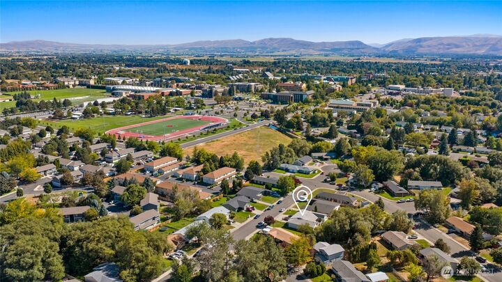 Property Photo: 1809 -1811 N Regal Street WA 98926