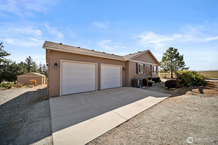 Property Photo:  415 N Jackson Street  WA 98858 