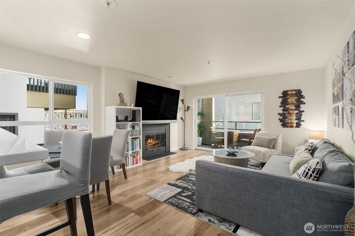 Property Photo:  1504  Aurora Avenue N 101  WA 98109 