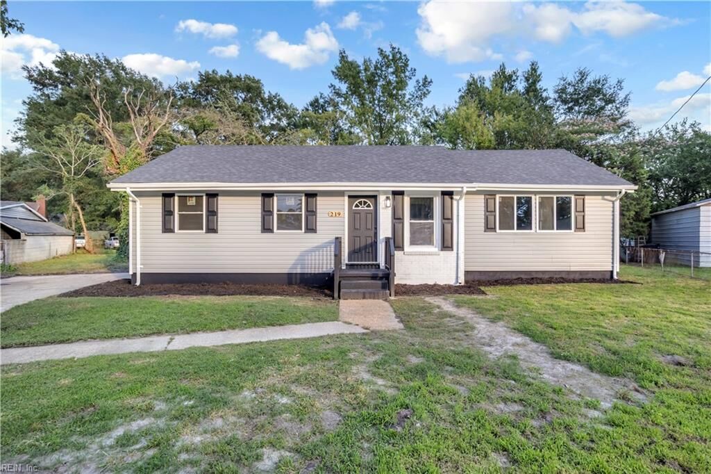 Property Photo: 219 Median Ct VA 23701