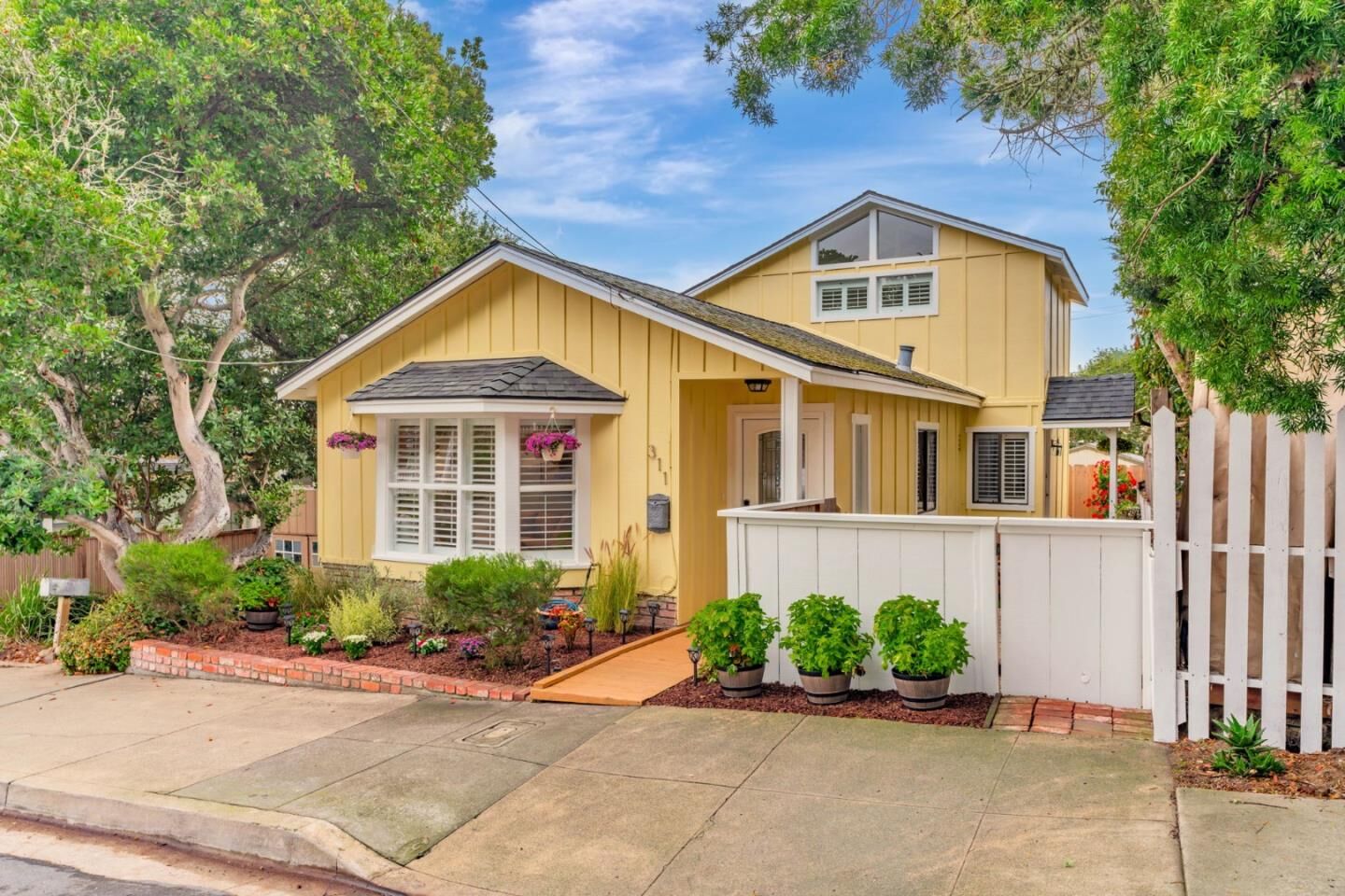 Property Photo:  311 Congress Avenue  CA 93950 