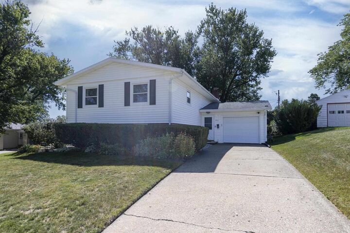 2111 Mineral Point Avenue  Janesville WI 53545 photo