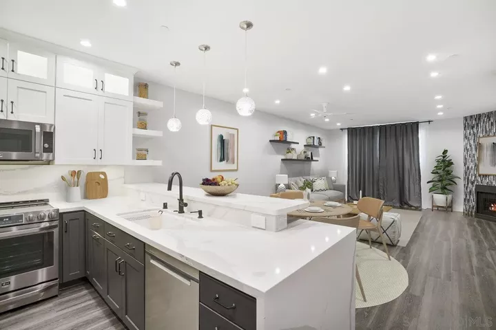 Property Photo:  2445 Brant St 613  CA 92101 