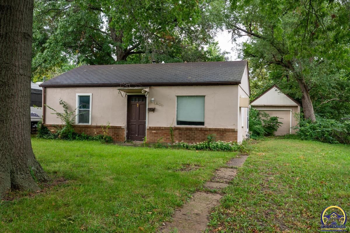 Property Photo: 1809 SW Burnett Rd KS 66604