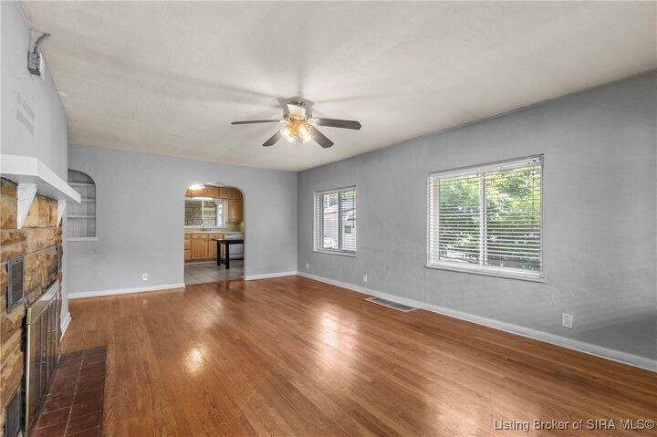 Property Photo:  2231 E Oak Street  IN 47150