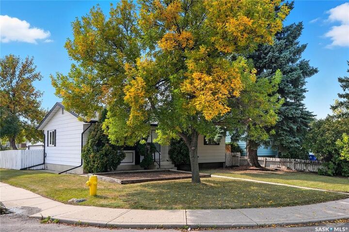 Property Photo: 3803 Miyo-Wâhkôhtowin Road SK S7L 5T1