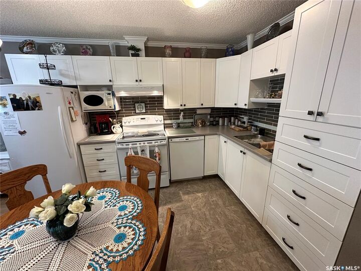Property Photo:  5004 5th Street 12  SK S0K 3R0