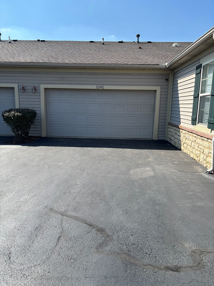 Property Photo:  1242 Paddock Loop  OH 43160 