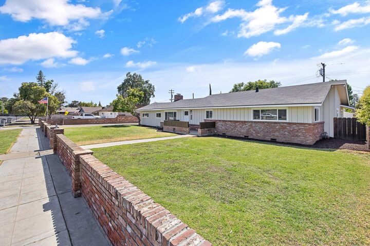 Property Photo: 5075 N College Avenue CA 93704